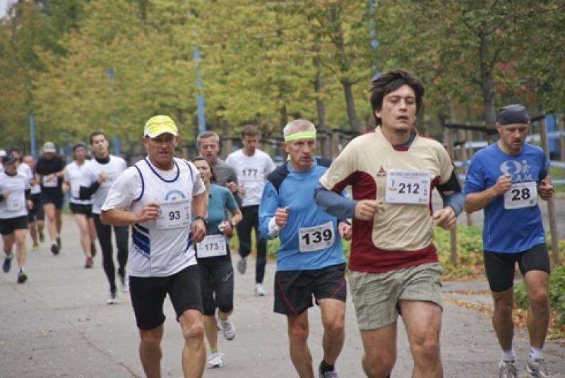 Setki biegaczy w legnickim Pmaratonie