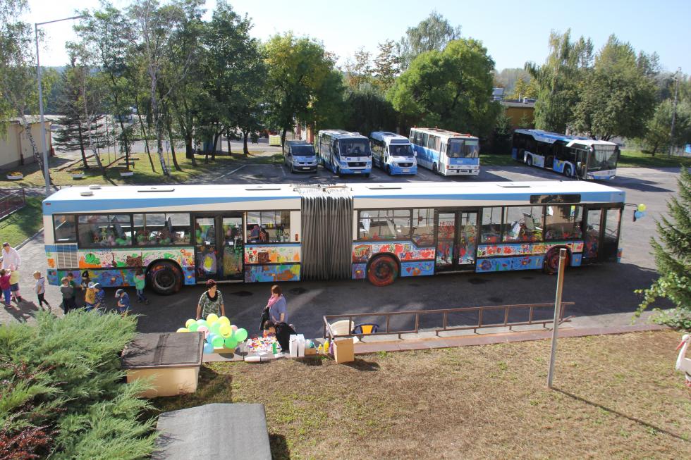 Przedszkolaki pomaloway autobus 