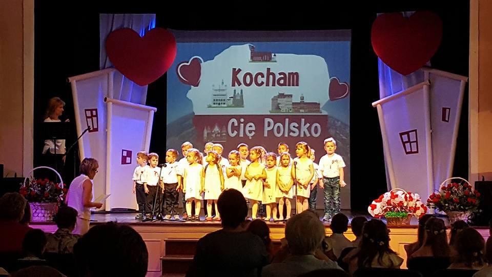  Przedszkolaki piewem i tacem kochaj Polsk