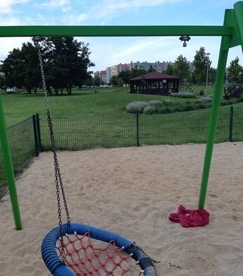 Wandale zniszczyli po raz kolejny urzdzenia w parku na Piekarach