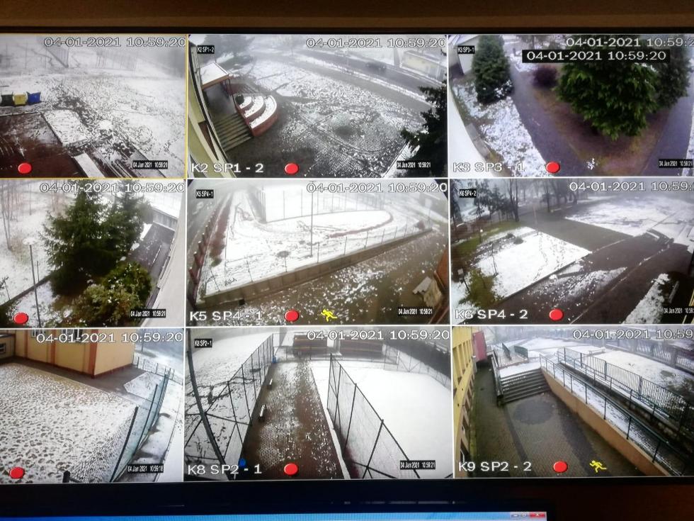 Kamery na budynkach szkół podstawowych w Bolesławcu