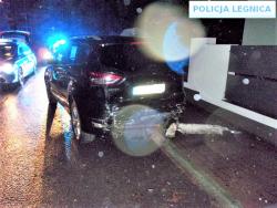 Legnica - Nietrzeźwy i bez uprawnień uszkodził dwa pojazdy w Legnicy